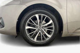 harmaa Toyota Avensis 2016 kuva 9.