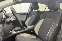 harmaa Toyota Avensis 2016 kuva 12.