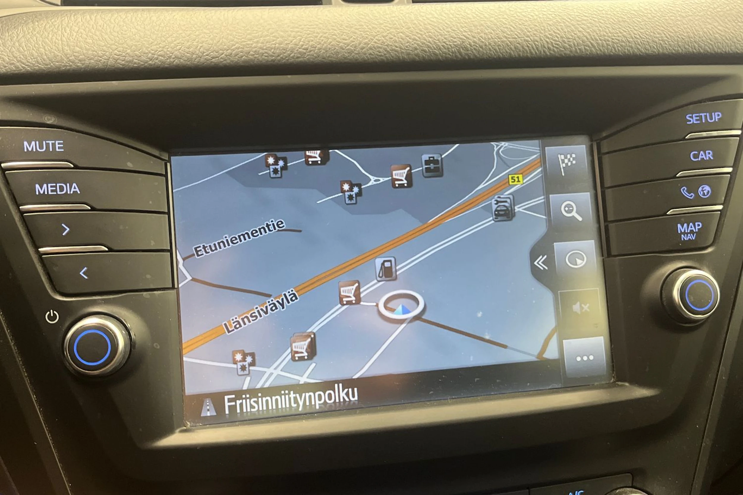 harmaa Toyota Avensis 2016 kuva 17.