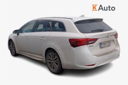 valkoinen Toyota Avensis 2016 kuva 2.