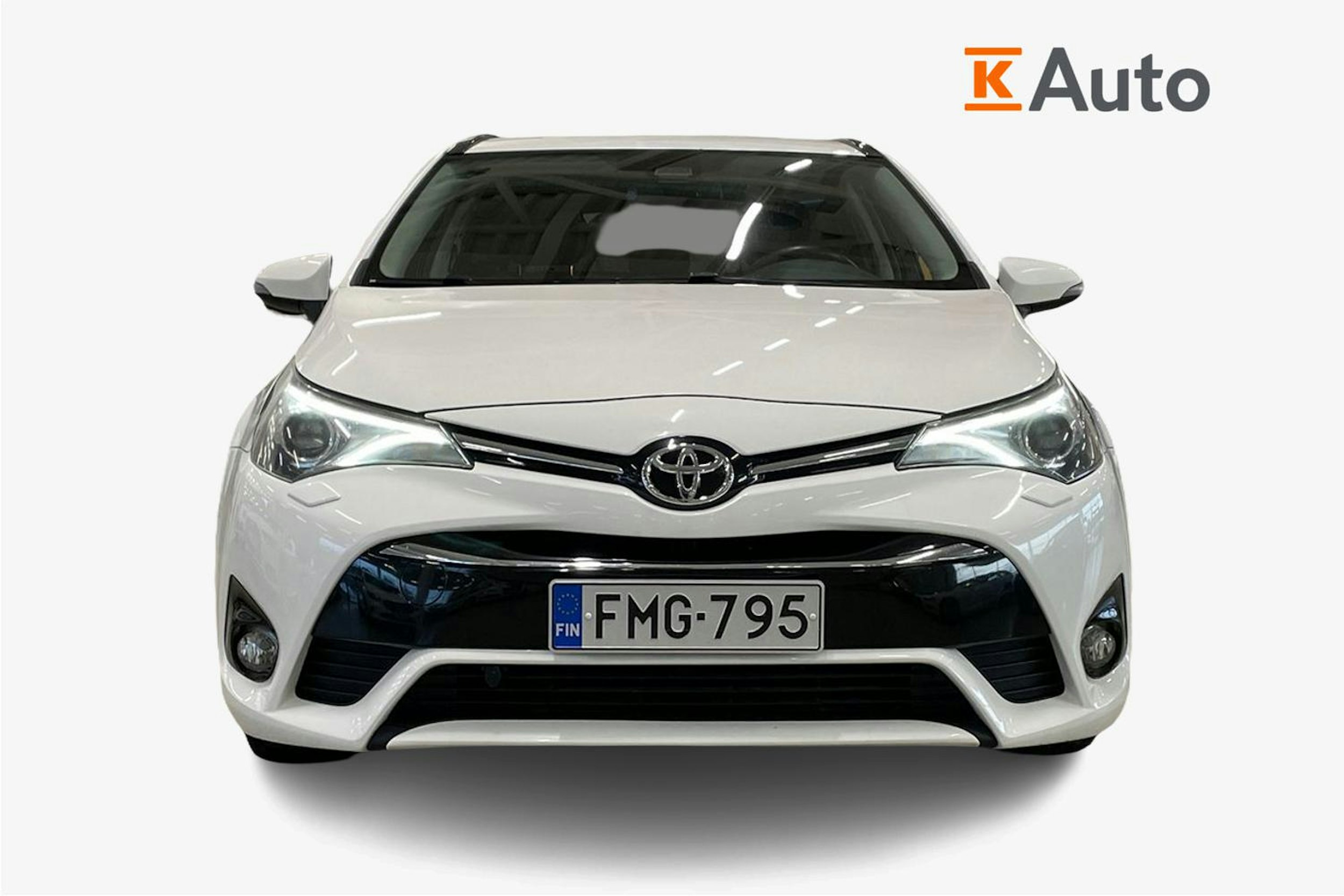 valkoinen Toyota Avensis 2016 kuva 5.