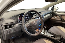 valkoinen Toyota Avensis 2016 kuva 7.