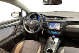 valkoinen Toyota Avensis 2016 kuva 9.