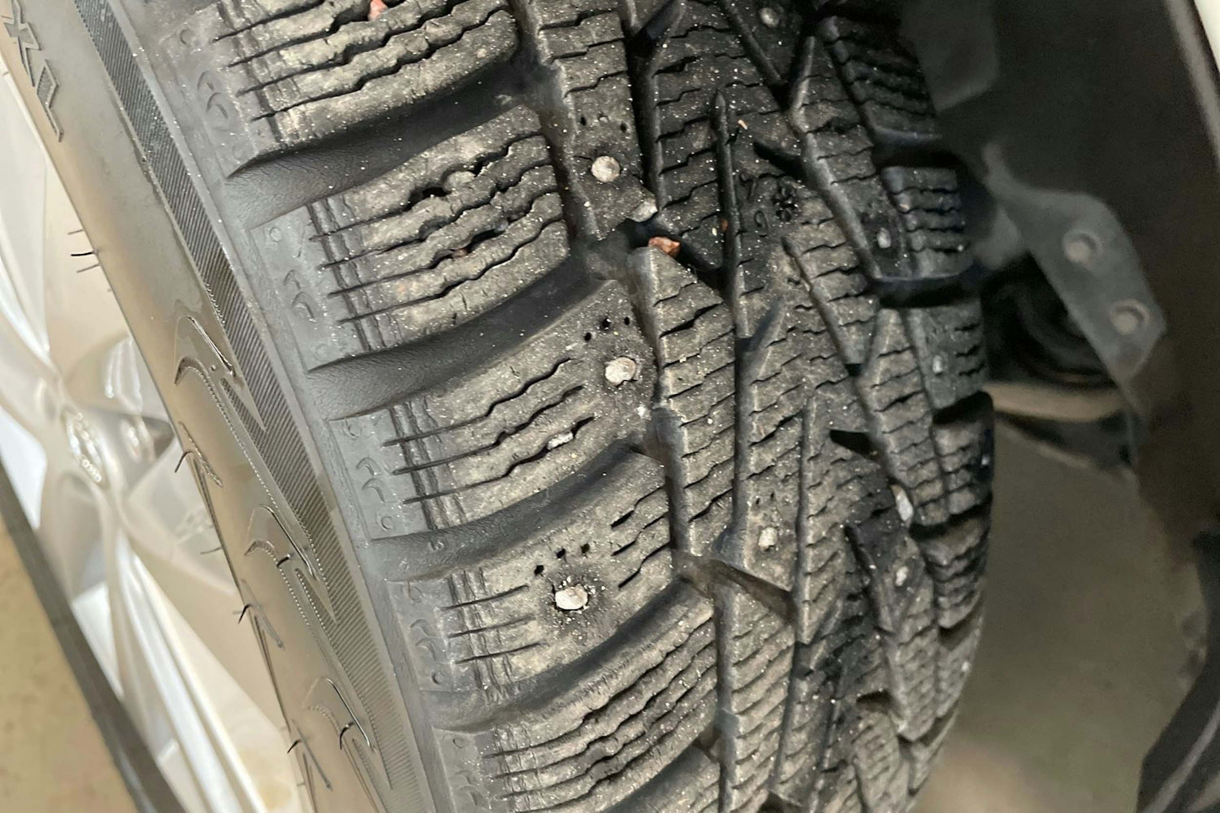 valkoinen Toyota Avensis 2016 kuva 13.