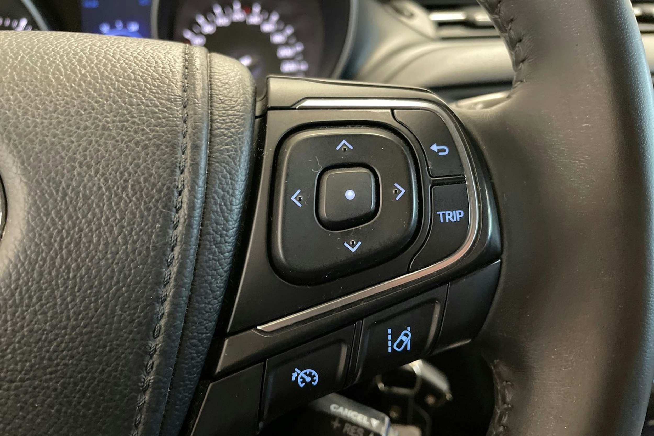 valkoinen Toyota Avensis 2016 kuva 16.