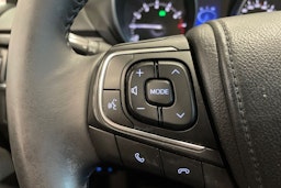 valkoinen Toyota Avensis 2016 kuva 17.