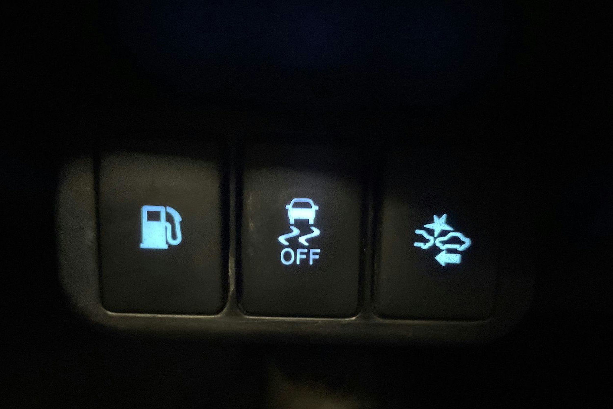 valkoinen Toyota Avensis 2016 kuva 20.