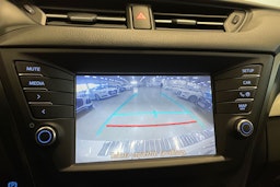 valkoinen Toyota Avensis 2016 kuva 21.