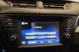 valkoinen Toyota Avensis 2016 kuva 22.