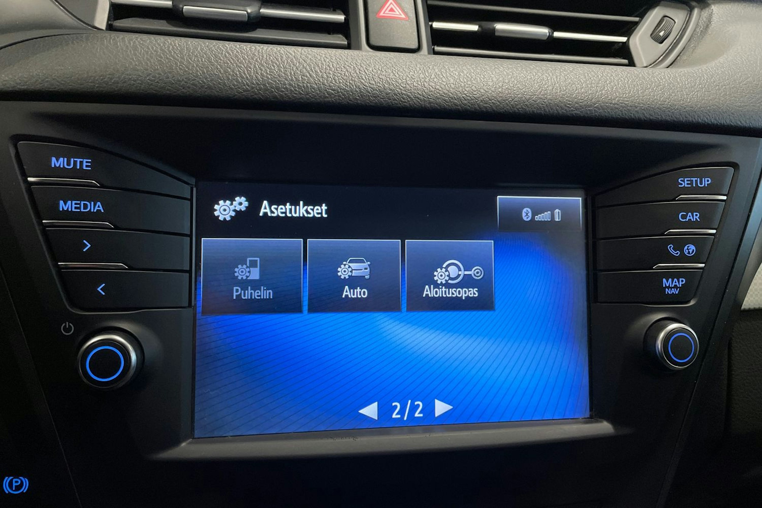 valkoinen Toyota Avensis 2016 kuva 24.