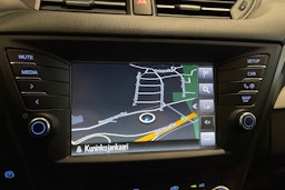 valkoinen Toyota Avensis 2016 kuva 25.