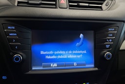 valkoinen Toyota Avensis 2016 kuva 26.