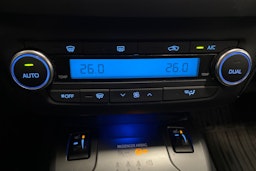 valkoinen Toyota Avensis 2016 kuva 27.