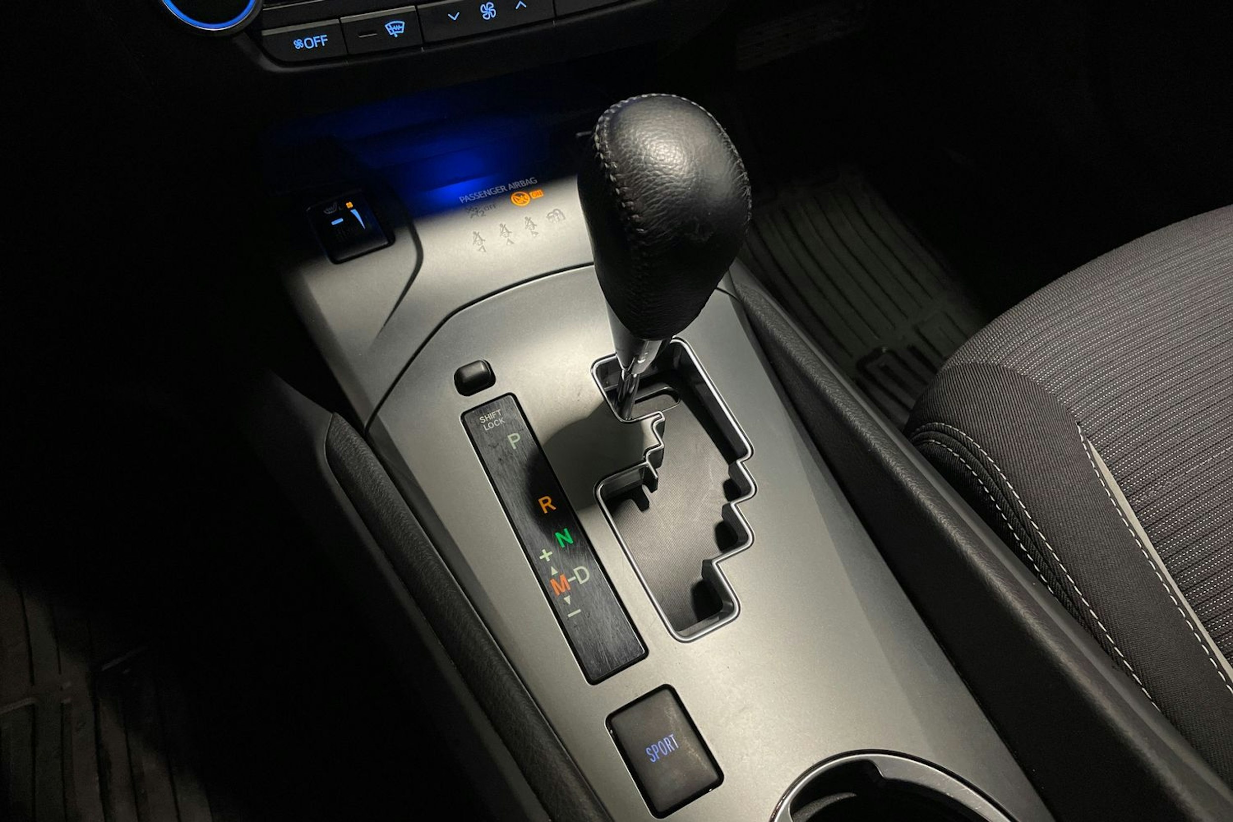 valkoinen Toyota Avensis 2016 kuva 28.