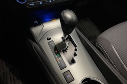 valkoinen Toyota Avensis 2016 kuva 28.