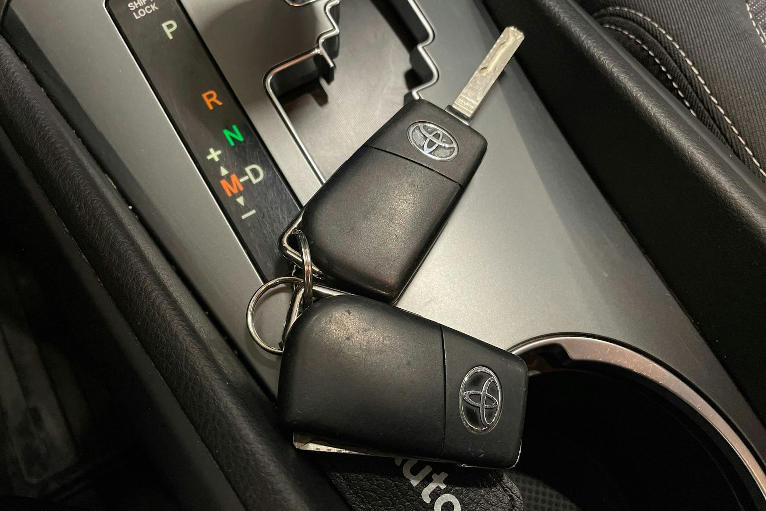 valkoinen Toyota Avensis 2016 kuva 29.