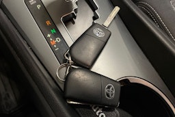 valkoinen Toyota Avensis 2016 kuva 29.