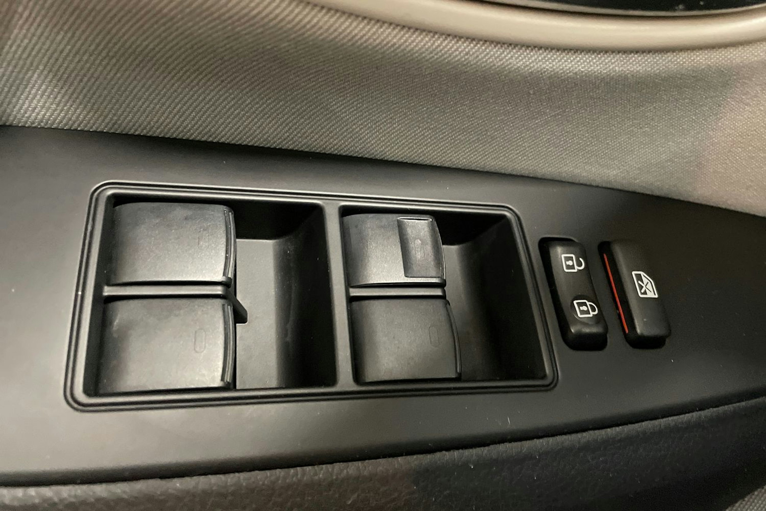 valkoinen Toyota Avensis 2016 kuva 30.