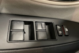 valkoinen Toyota Avensis 2016 kuva 30.