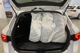 valkoinen Toyota Avensis 2016 kuva 31.