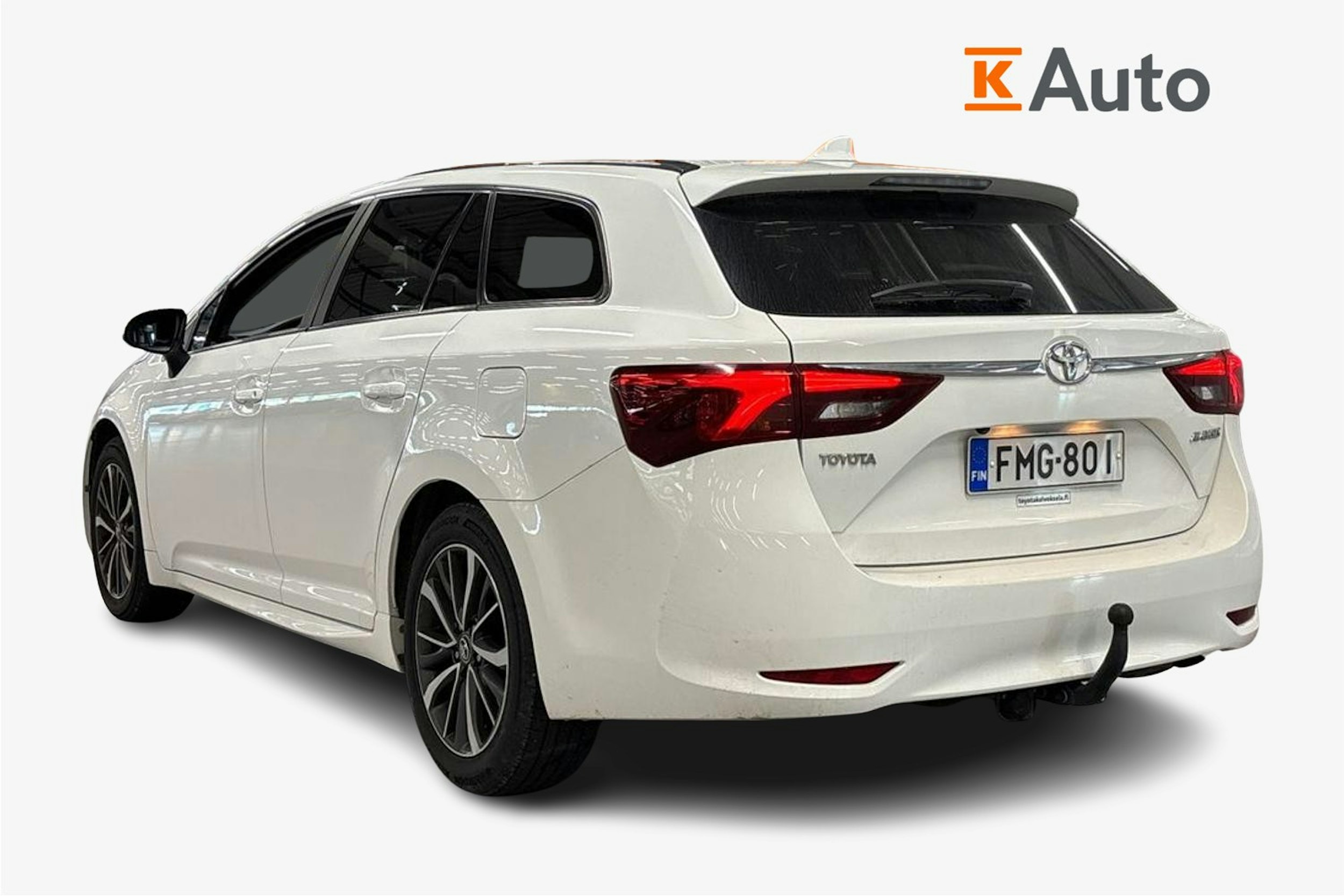 valkoinen Toyota Avensis 2016 kuva 2.