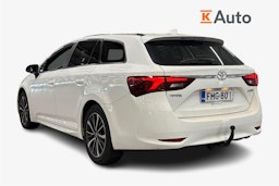 valkoinen Toyota Avensis 2016 kuva 2.