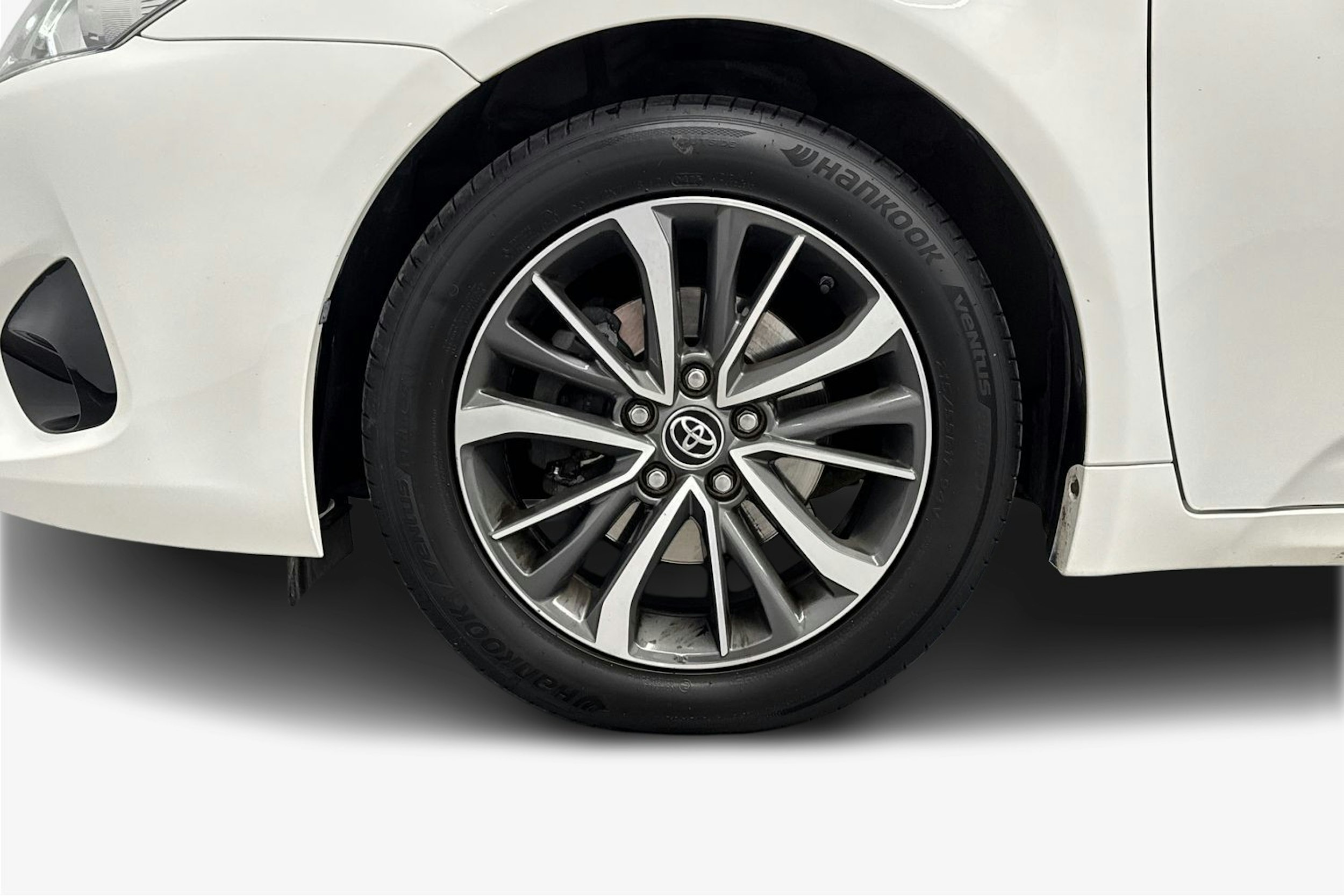 valkoinen Toyota Avensis 2016 kuva 9.
