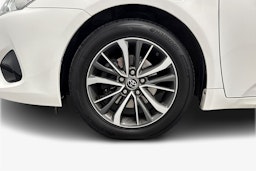 valkoinen Toyota Avensis 2016 kuva 9.