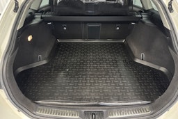 valkoinen Toyota Avensis 2016 kuva 12.