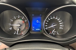 valkoinen Toyota Avensis 2016 kuva 14.