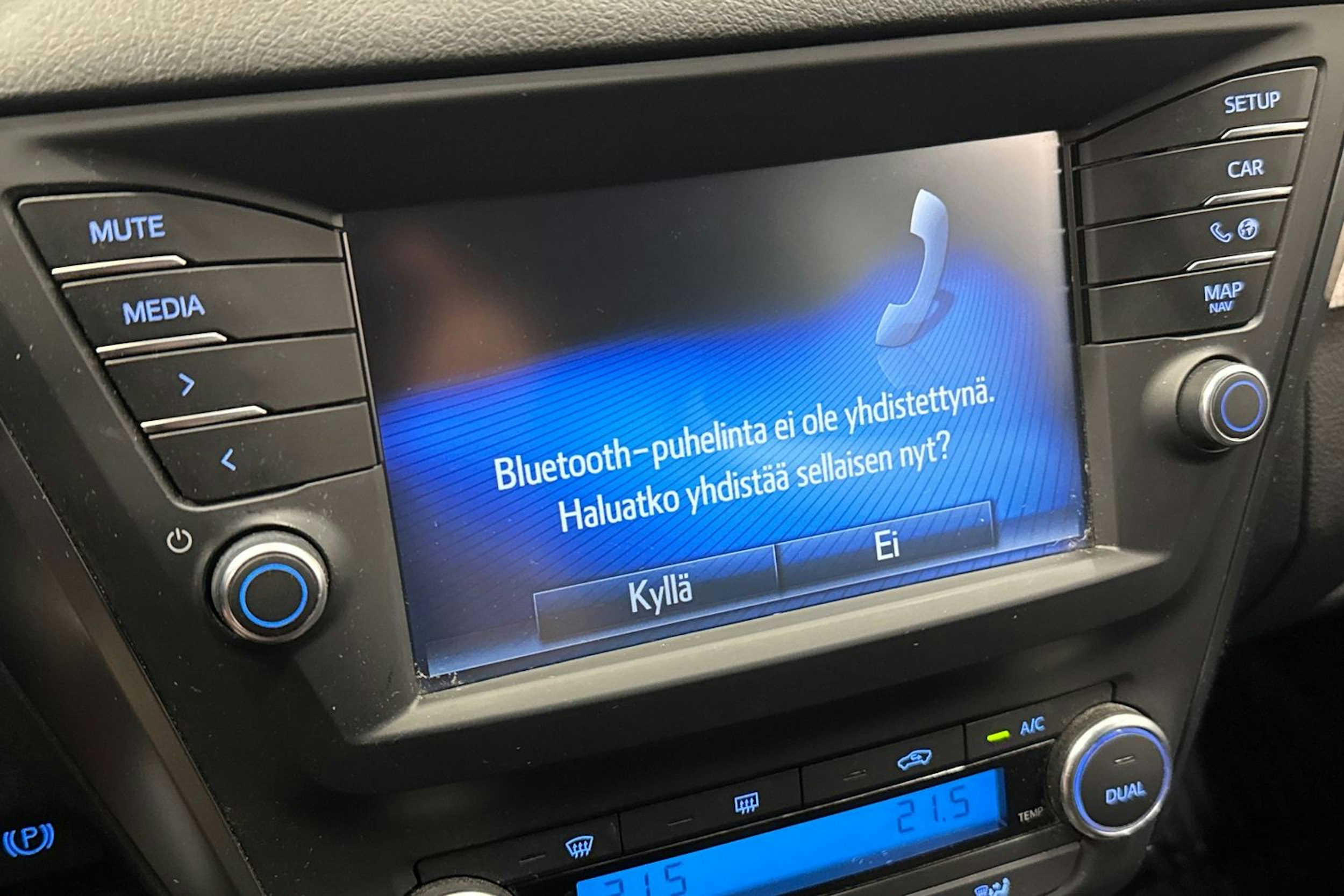 valkoinen Toyota Avensis 2016 kuva 20.