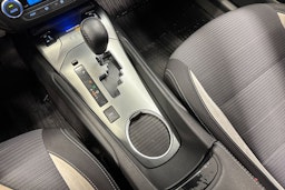 valkoinen Toyota Avensis 2016 kuva 21.