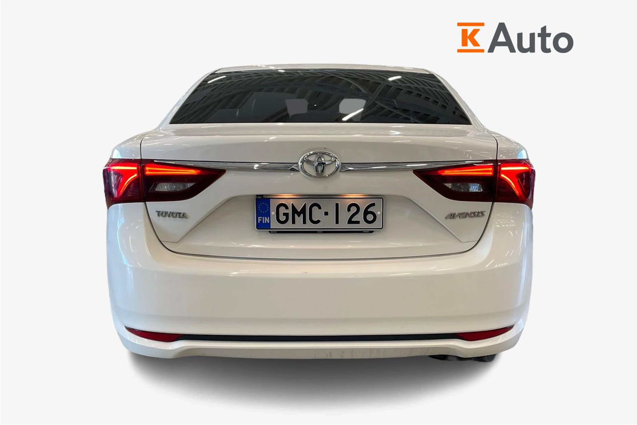 valkoinen Toyota Avensis 2016 kuva 4.