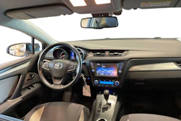 valkoinen Toyota Avensis 2016 kuva 9.
