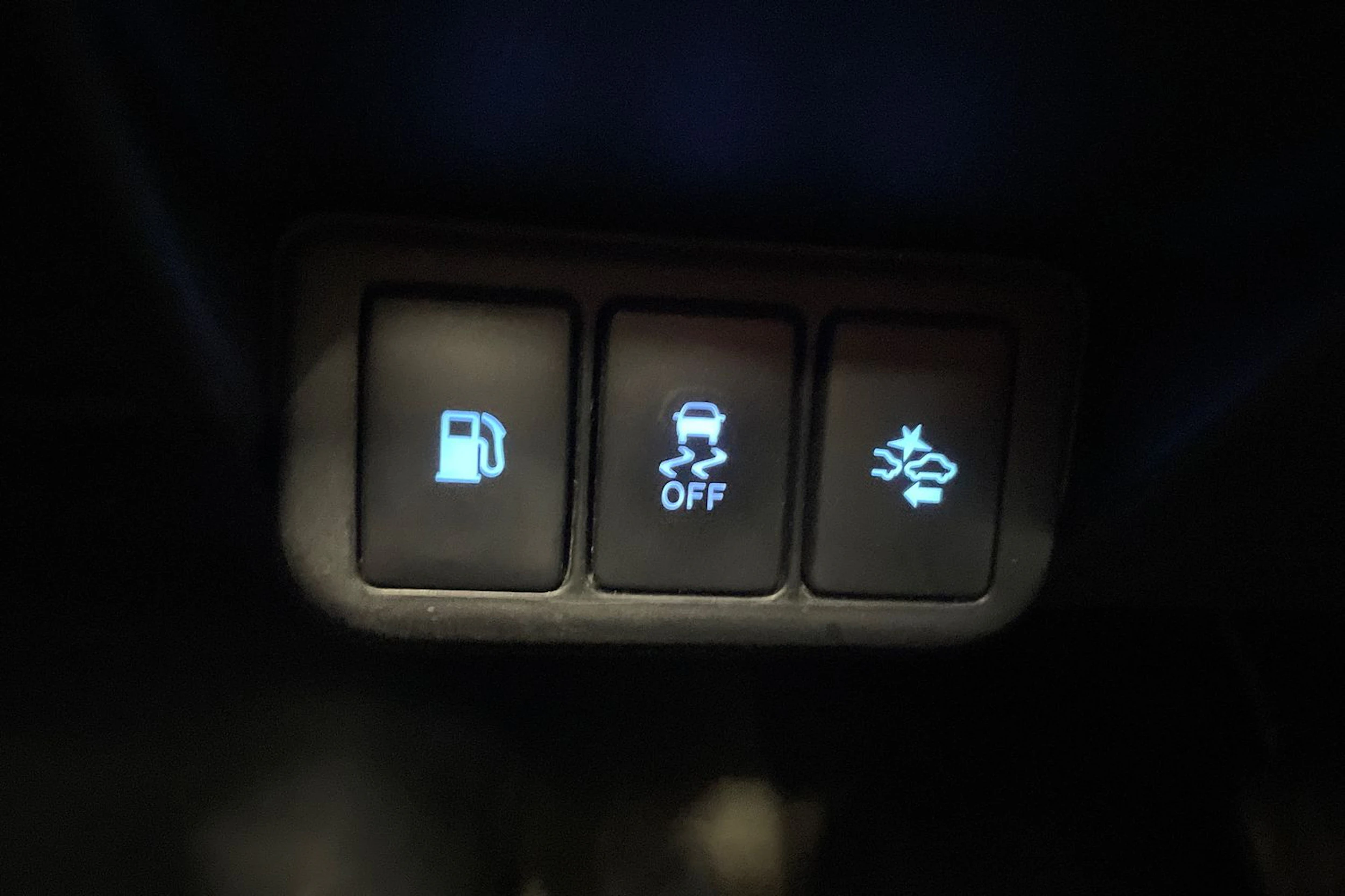 valkoinen Toyota Avensis 2016 kuva 22.