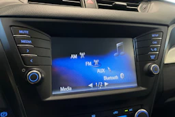 valkoinen Toyota Avensis 2016 kuva 25.