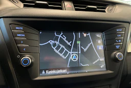 valkoinen Toyota Avensis 2016 kuva 27.