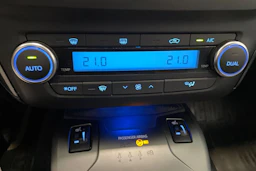 valkoinen Toyota Avensis 2016 kuva 28.