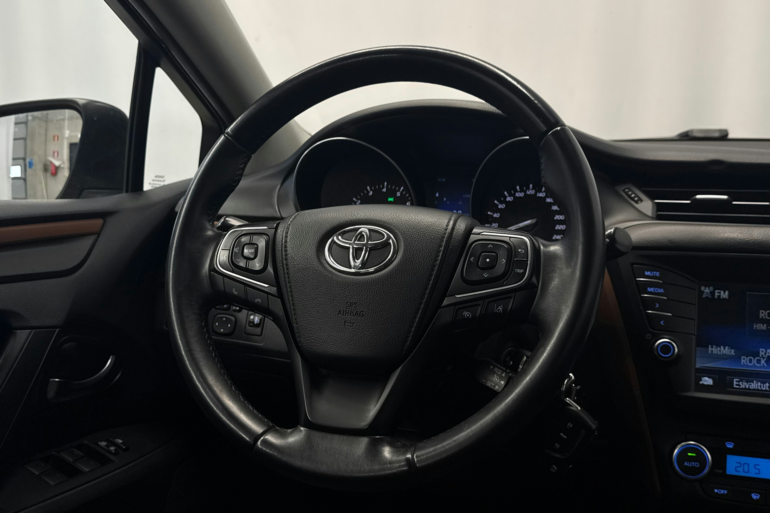 ruskea (beige) Toyota Avensis 2016 kuva 16.