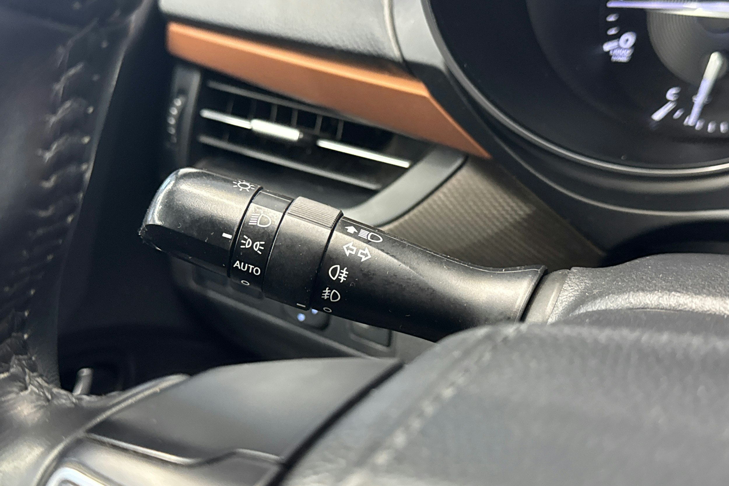 ruskea (beige) Toyota Avensis 2016 kuva 20.