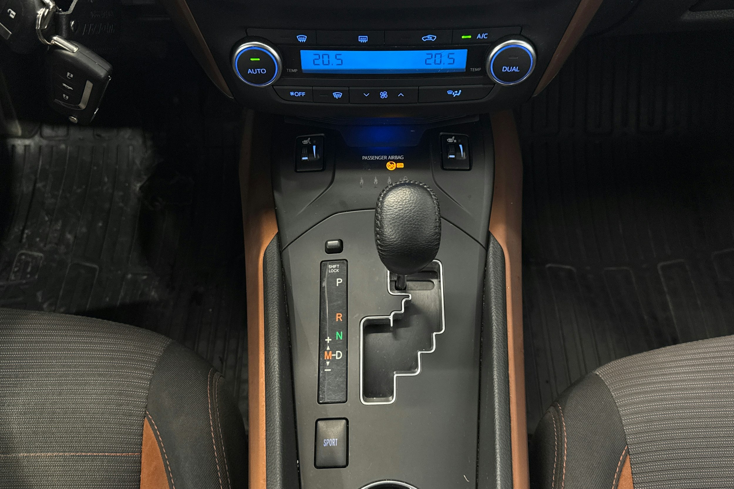 ruskea (beige) Toyota Avensis 2016 kuva 25.