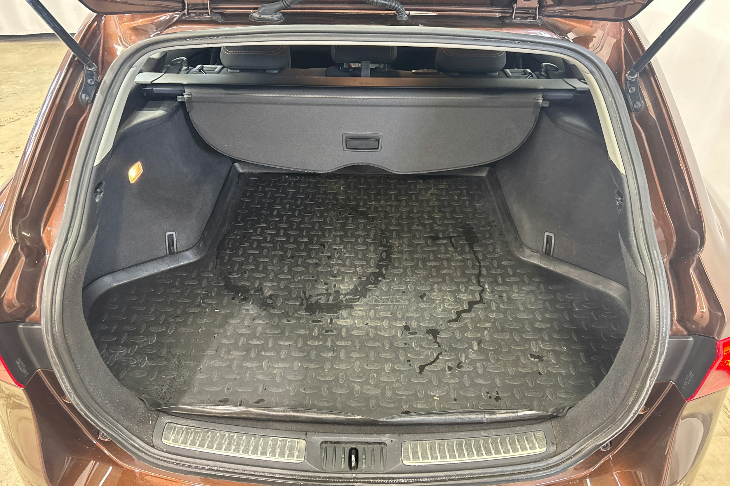 ruskea (beige) Toyota Avensis 2016 kuva 29.