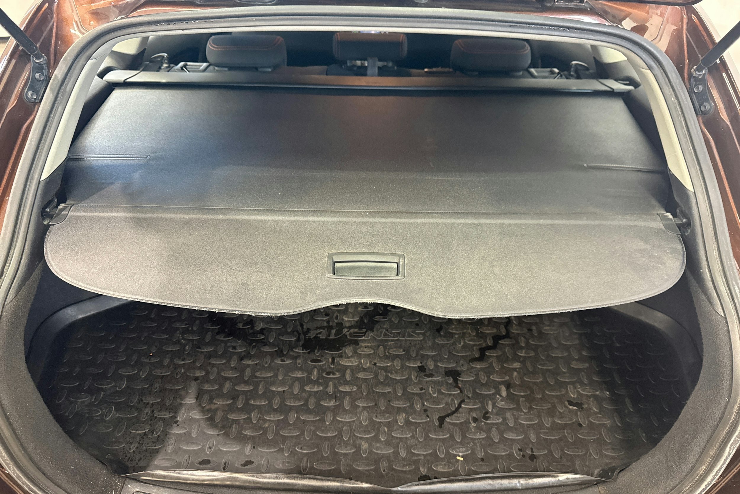 ruskea (beige) Toyota Avensis 2016 kuva 30.