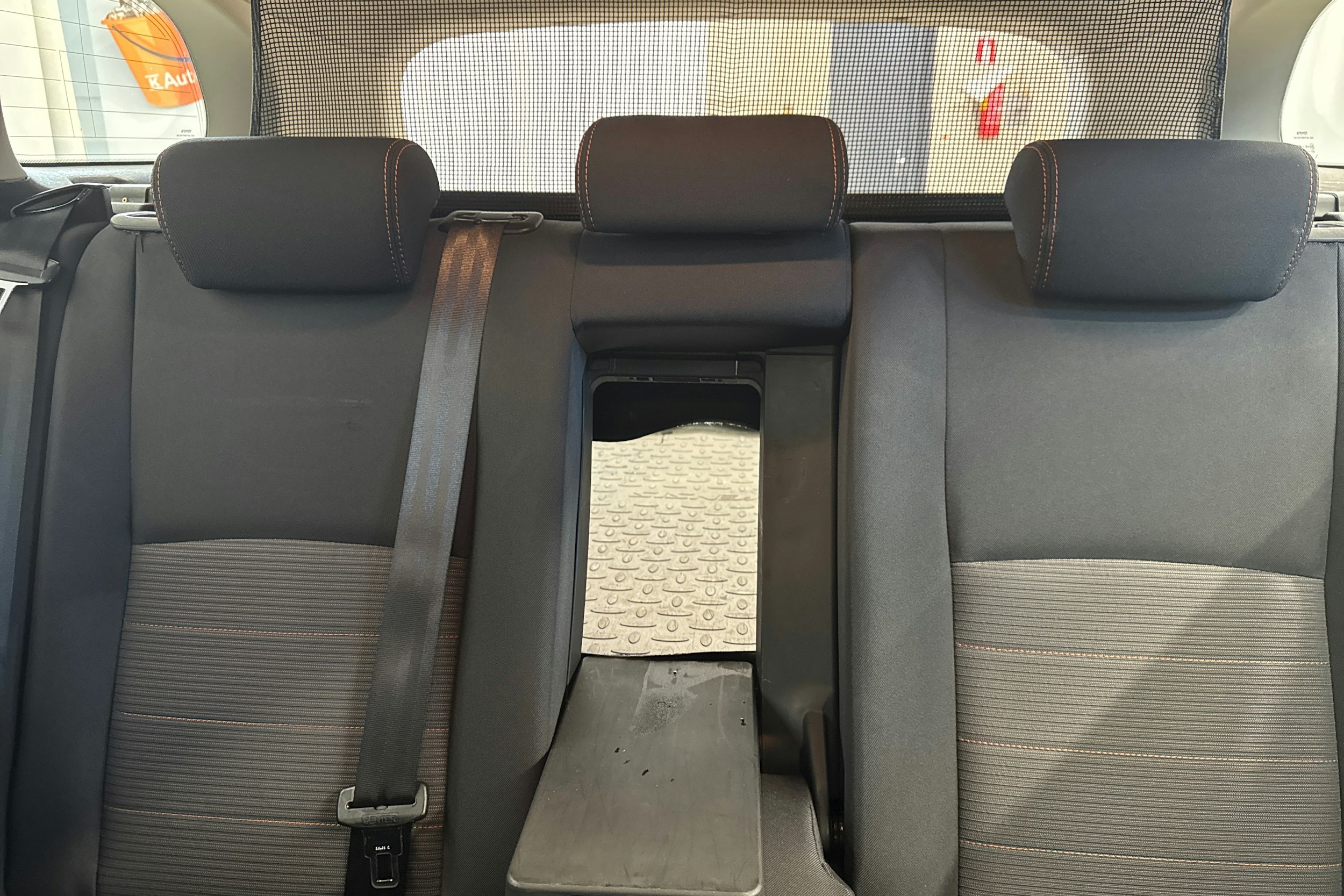 ruskea (beige) Toyota Avensis 2016 kuva 33.