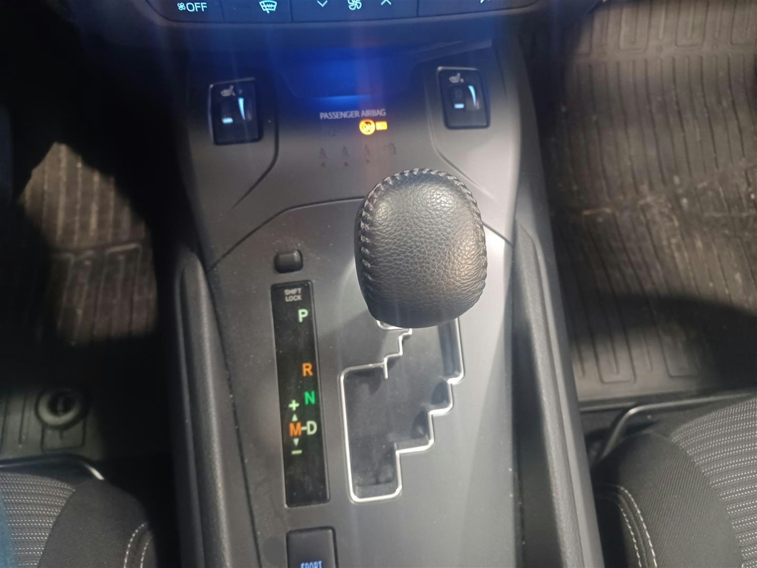 Ruskea (beige) Toyota AVENSIS 2016 kuva 6.