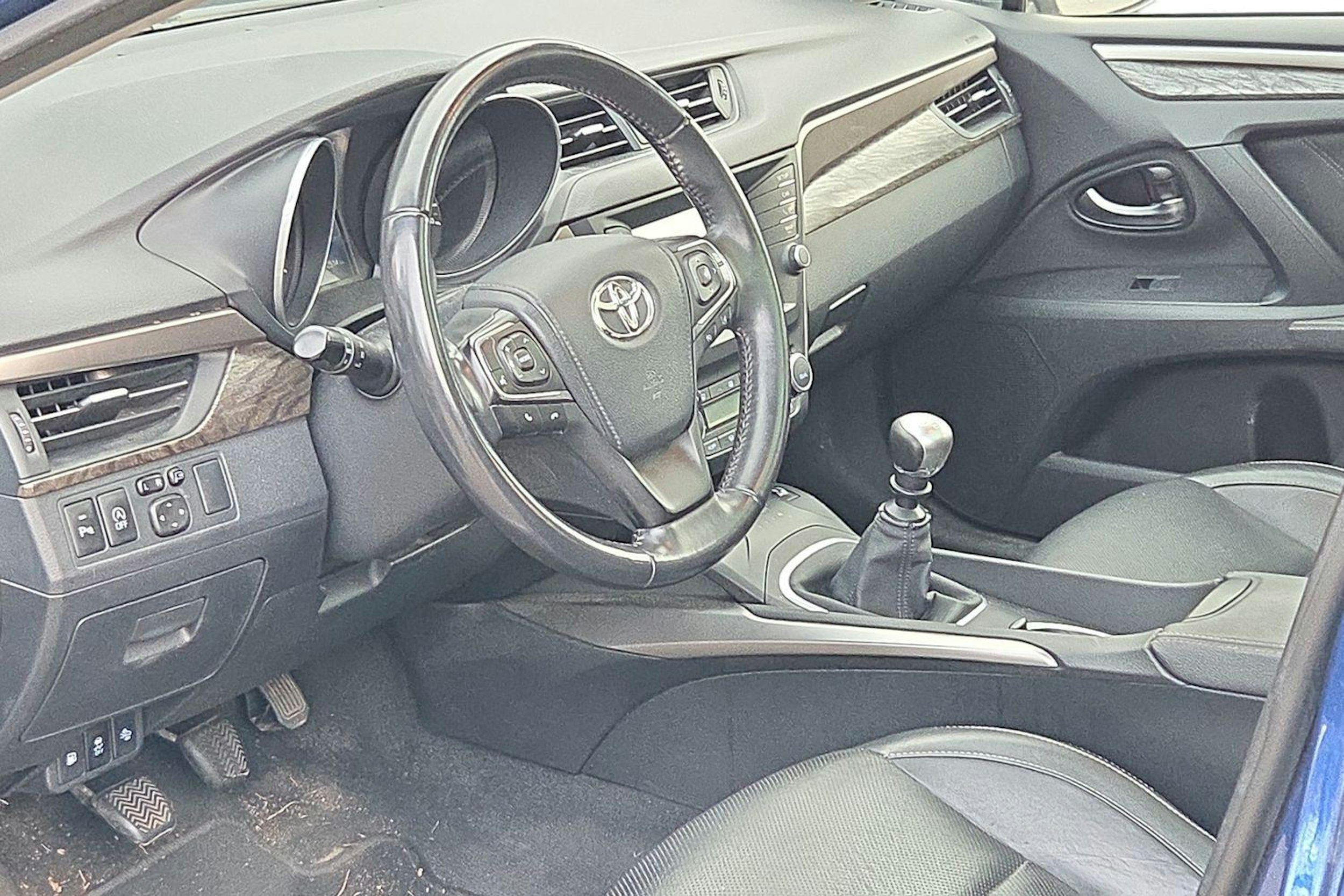 met. sininen Toyota Avensis 2016 kuva 3.
