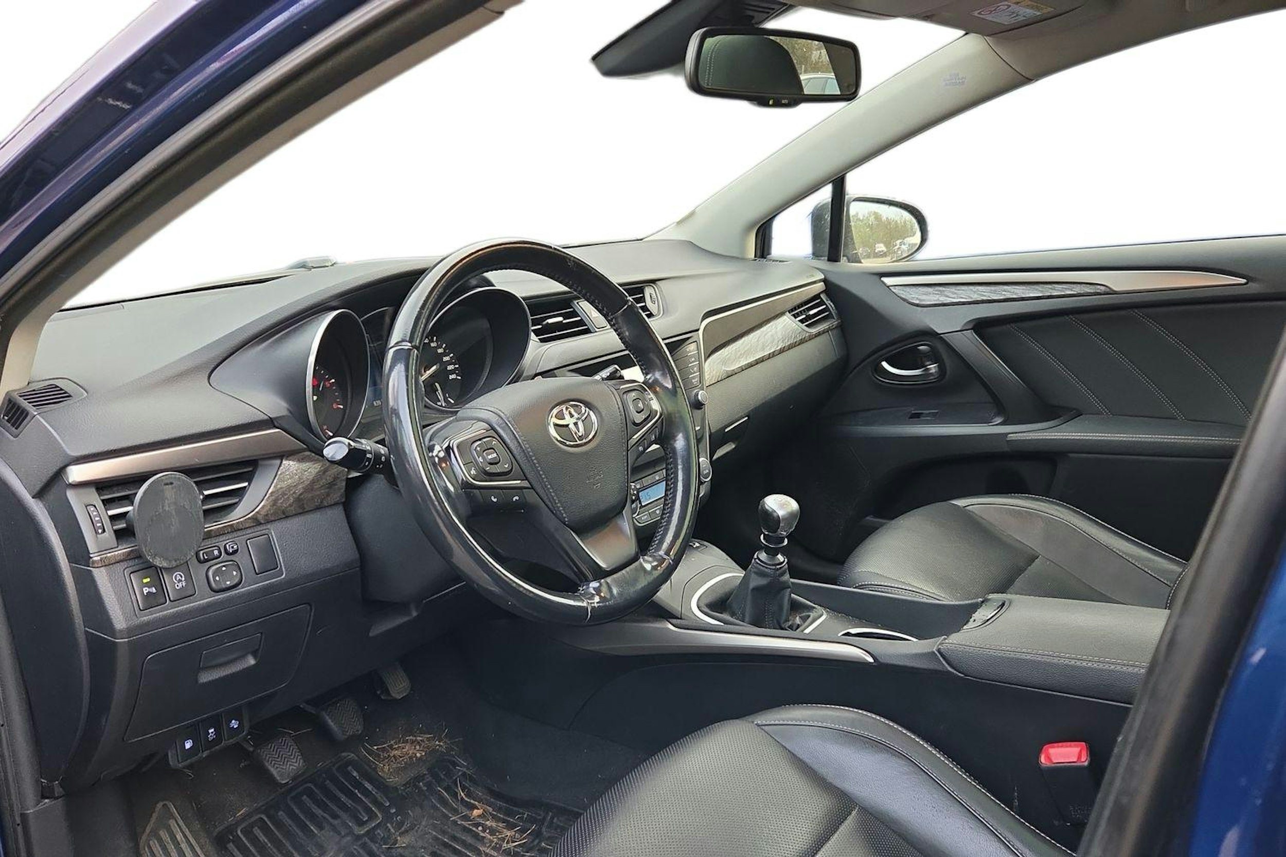 sininen Toyota Avensis 2016 kuva 3.