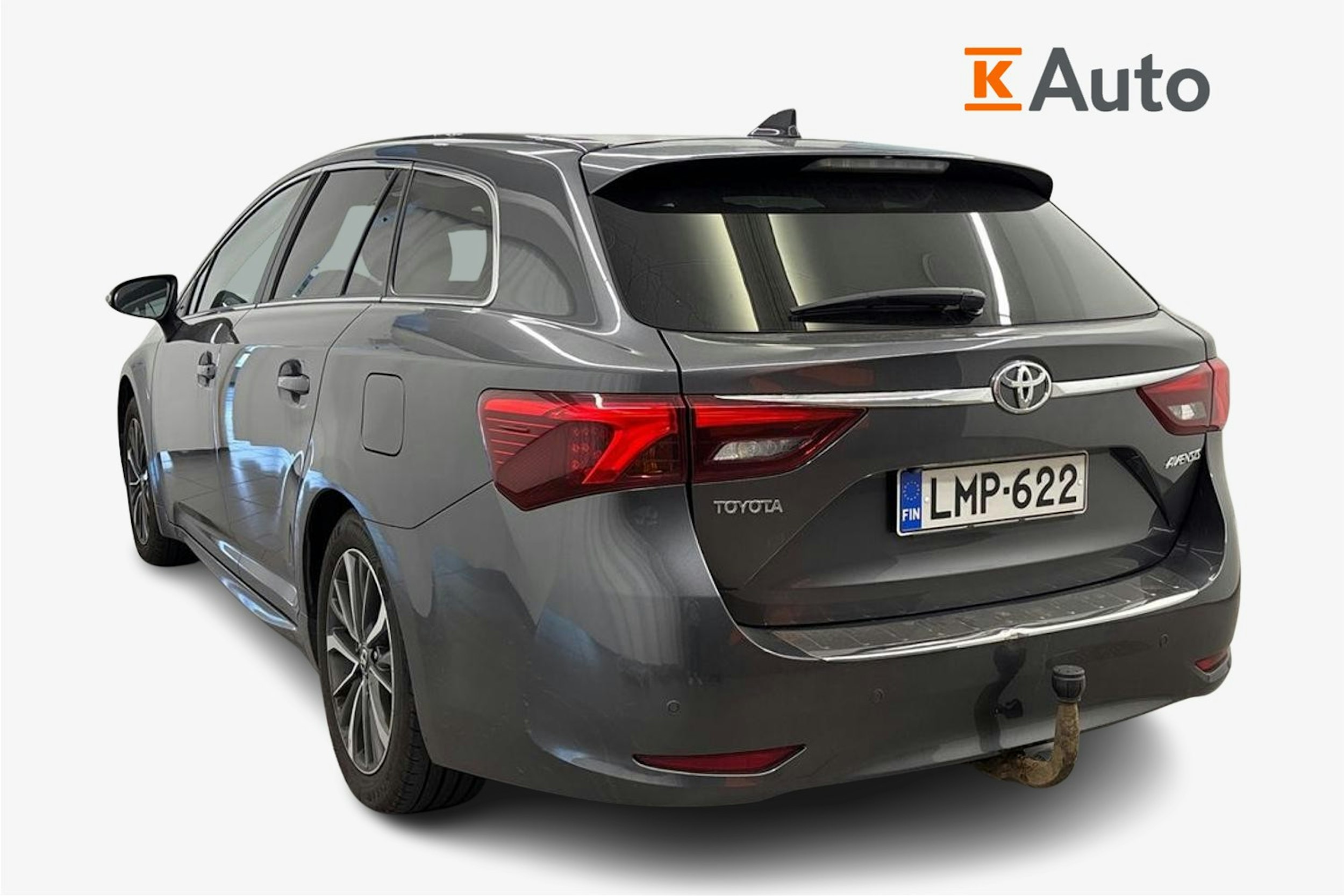 harmaa Toyota Avensis 2016 kuva 2.