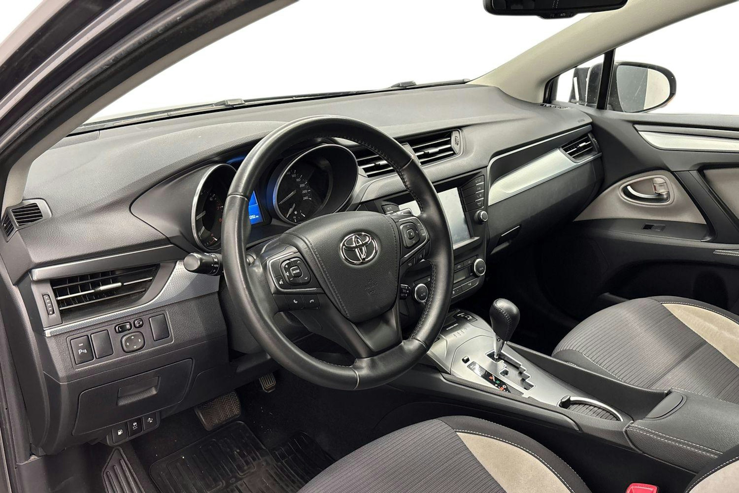 harmaa Toyota Avensis 2016 kuva 3.