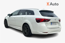valkoinen Toyota Avensis 2016 kuva 2.